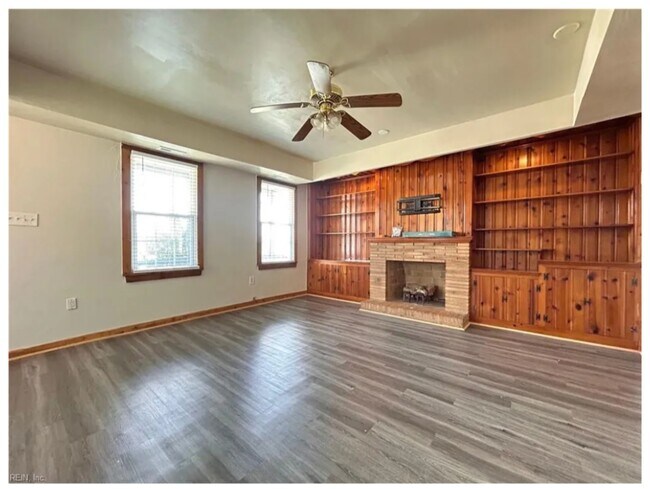 Photo - 400 Jamestown Ave