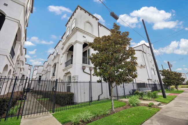 Photo - 2710 Freund St