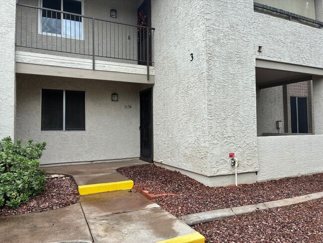 Building Photo - **COMFY 2 BEDROOM/2 FULL BATHROOM CONDO IN...