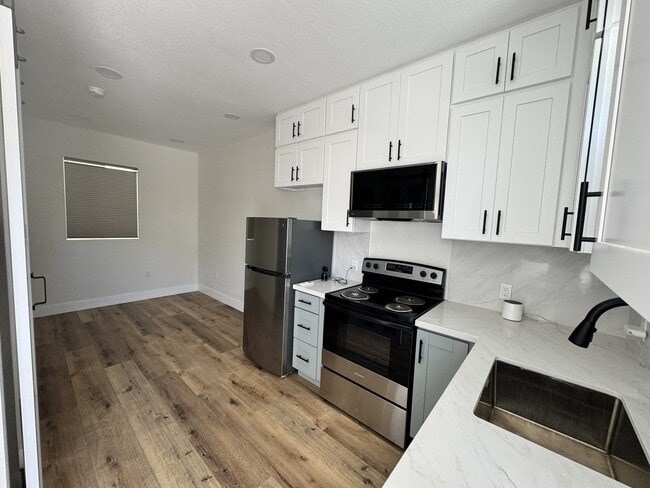 Photo - 1249 Center Ave Unidad C