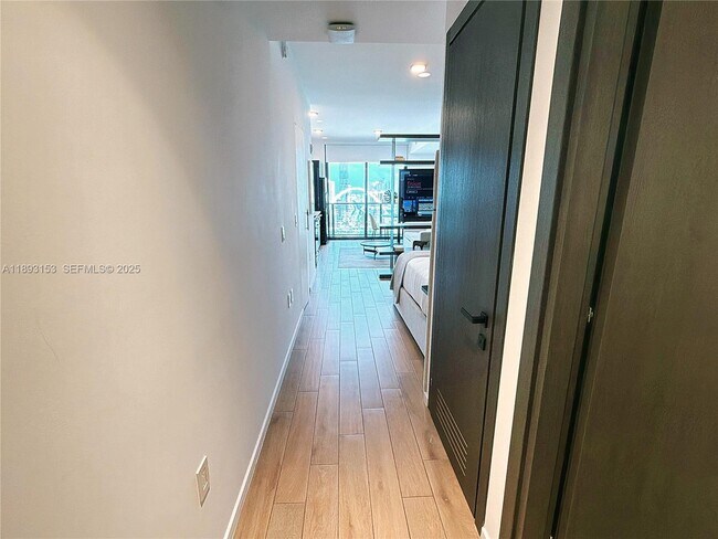 Photo - 398 NE 5th St Unidad 2307