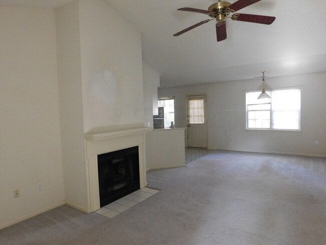 Photo - 213 Esquire Ct