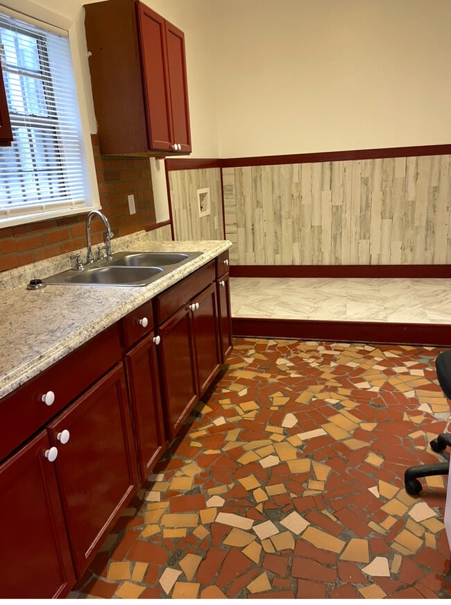 Building Photo - 509 S Laurel St Unit Apt. A