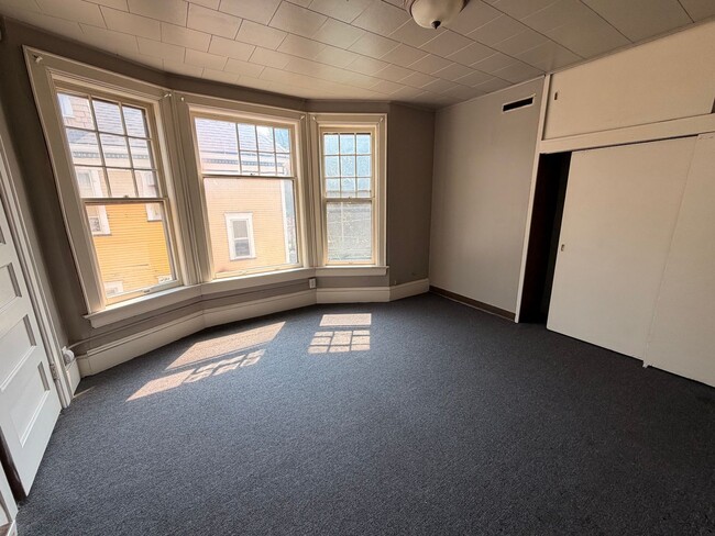 Building Photo - 3601 W Highland Blvd Unit 3