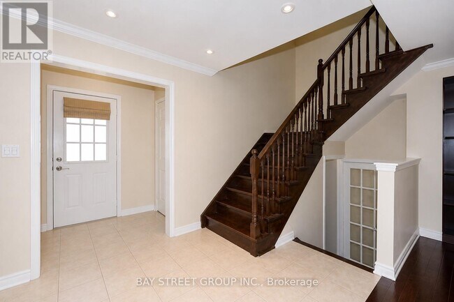 Photo - 506 Bur Oak Ave