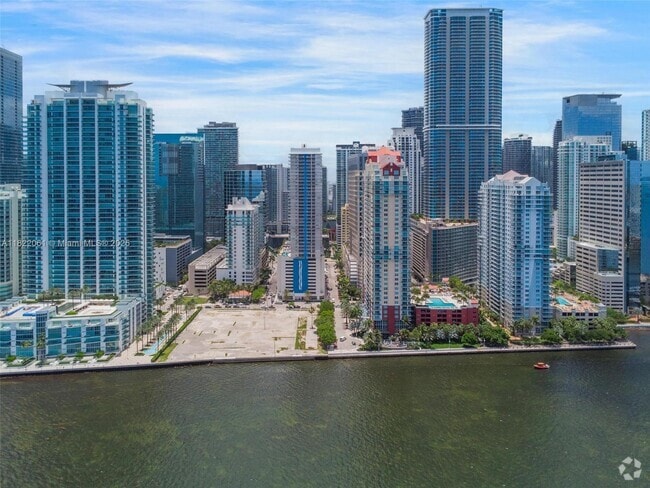 Building Photo - 1200 Brickell Bay Dr Unit 1907 Rental