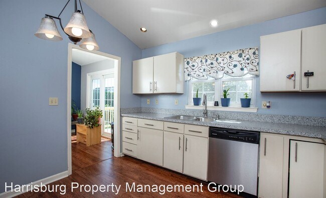 Photo - 3 br, 2.5 bath House - 310 Wheatstone Dr