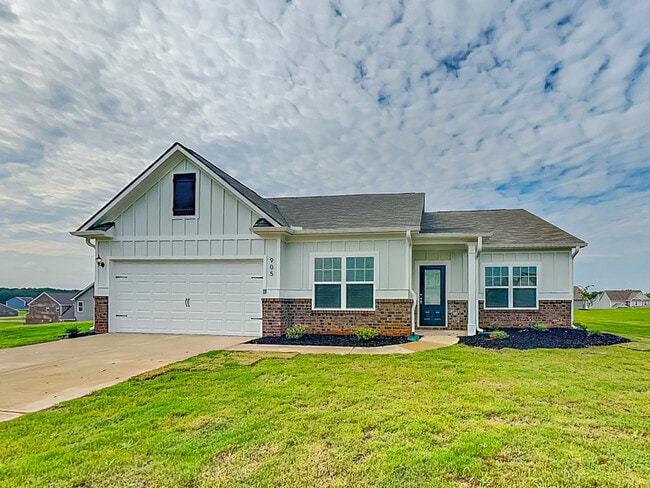 Building Photo - 905 Hesston Dr Rental