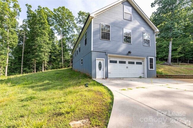 Building Photo - 242 Newport Dr Rental