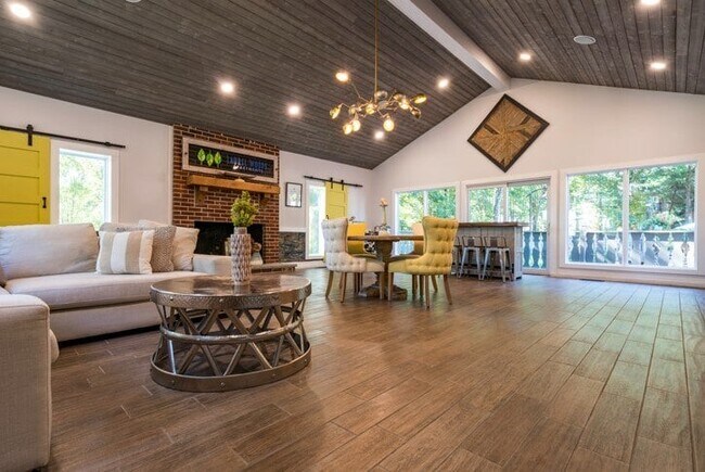 Photo - Laurel Woods Apartments