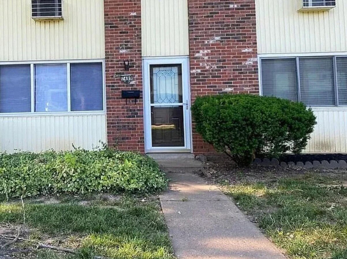 Spacious 3Bedroom / 1.5 Bath Available in Hazelwood - Spacious 3Bedroom / 1.5 Bath Available in Hazelwood