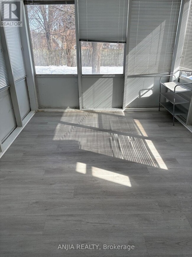 Photo - 473 Gibbons St