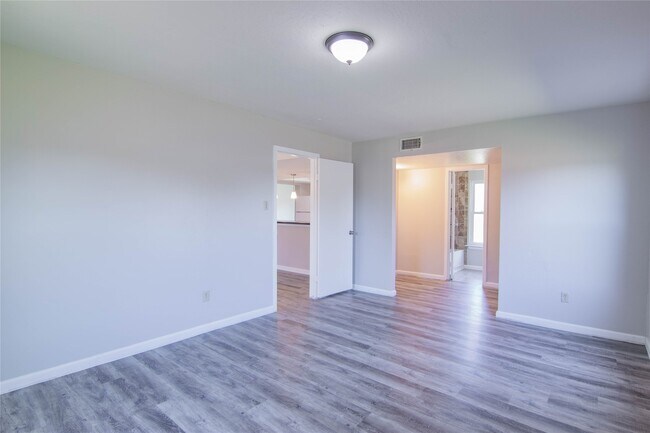 Photo - 15806 Val Verde Dr