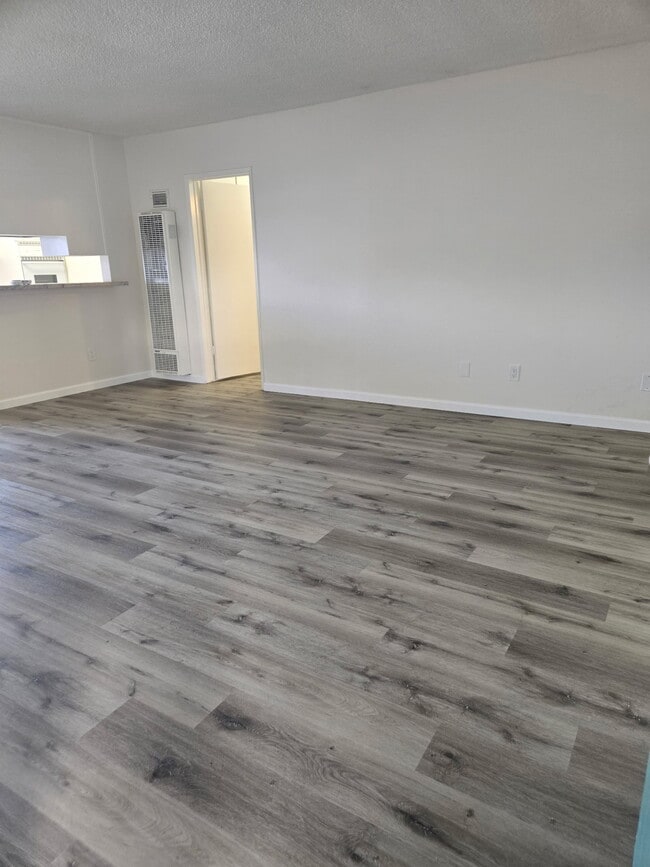 Photo - The Californian Apartments