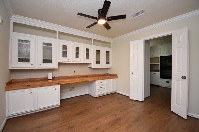Photo - 2503 Southwick St