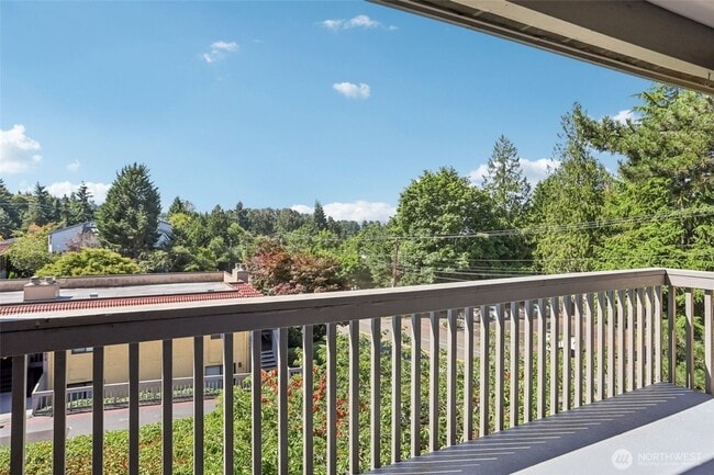 Building Photo - Newly remodeled Juanita Gem!