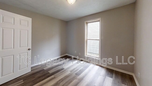 Photo - 102 Denham St