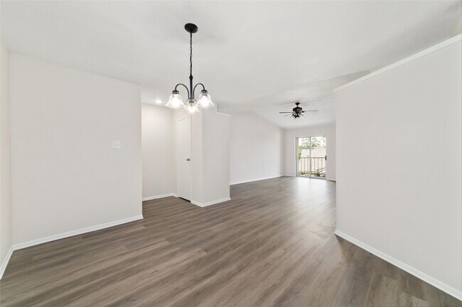 Photo - 3770 Lovers Wood Ln Unidad 709