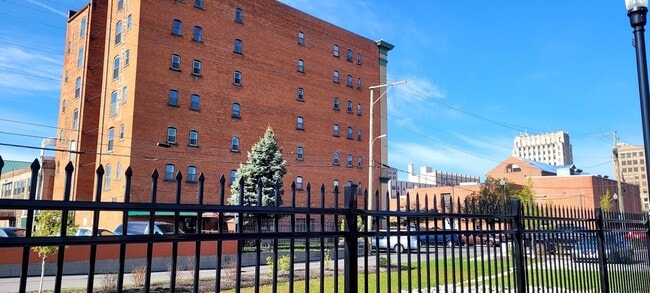 Photo - 225 E High St