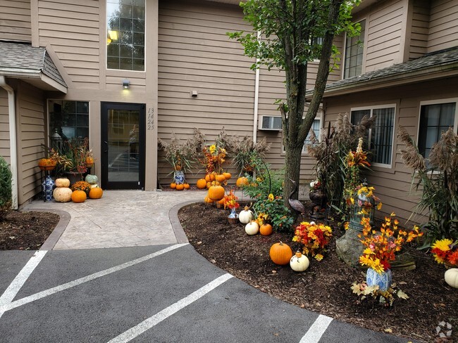 Building Entrance - Apple Ridge Apartment Homes