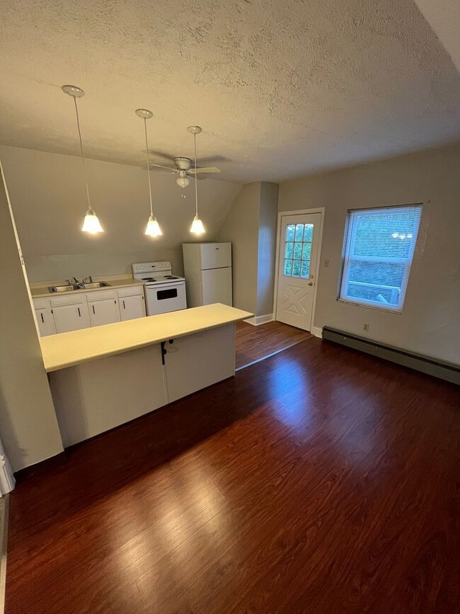 Building Photo - 151 Kendall Ave Unit Apt 3