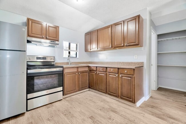 Pinewood Apartments