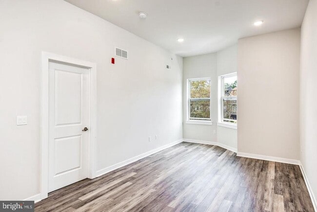 Building Photo - 4912 Baltimore Ave Unit 2F