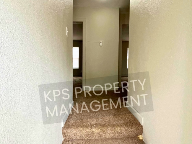 665 S Kansas St