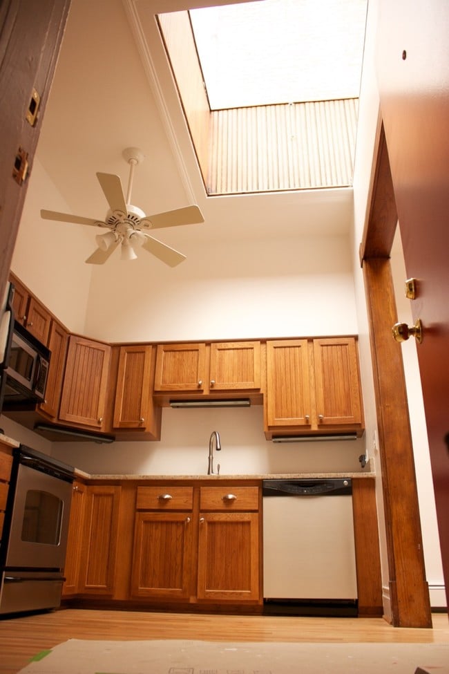 Entrada - 210 S Main St Unidad One