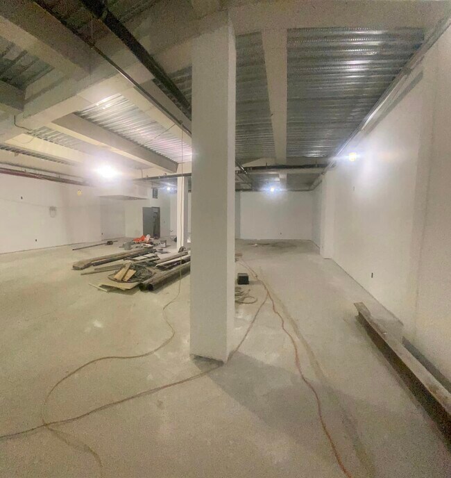 Photo - 2068 E 14th St