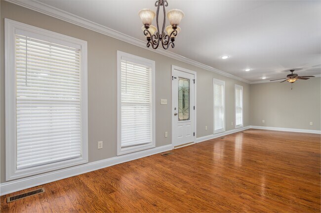 Photo - 709 Slaughter Rd