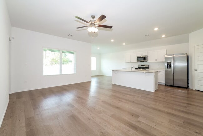 Photo - 5832 Norway Spruce St