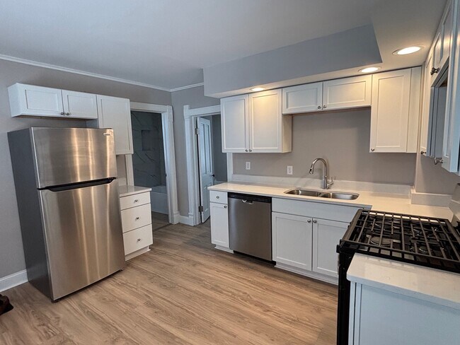 Photo - 402 E Elm St