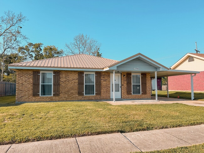 Building Photo - 2704 Sieglinde Ct