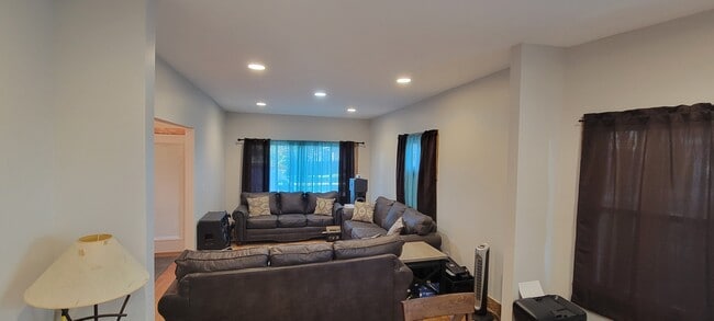 Building Photo - 889 Fuller Ave Rental