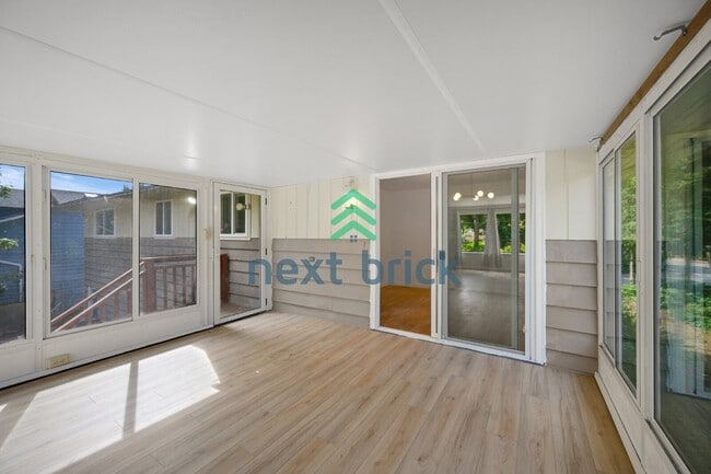 Charming 3-Bedroom Edmonds Home with 2 Full Baths and Spacious 1982 Sq. Ft. Living Space!