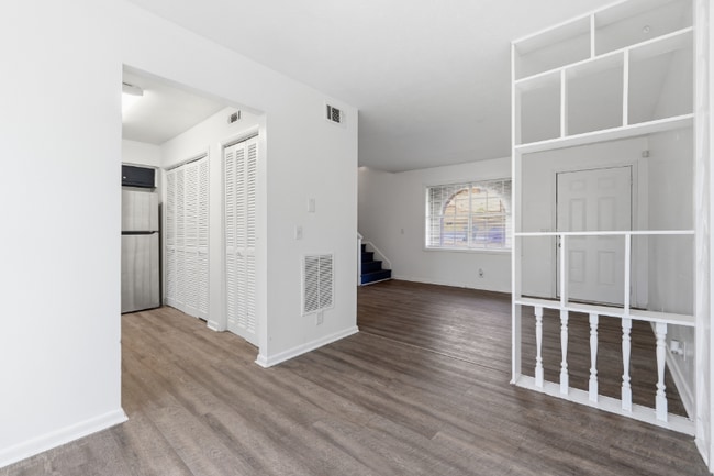 Photo - 1071-1073 Laurel Ln NW Unit 1073