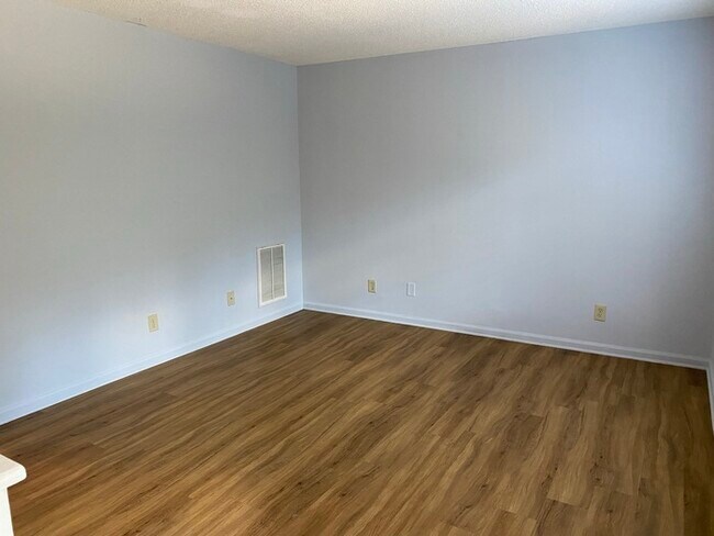 Photo - 4036-103 Greenleaf