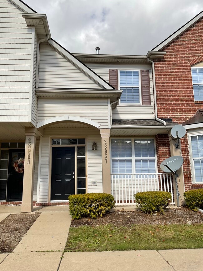 Photo - 28957 Cullen Dr