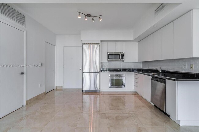 Photo - 92 SW 3rd St Unidad 2712