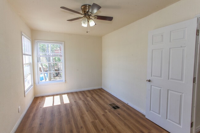 Photo - 614 Ridgelea Dr