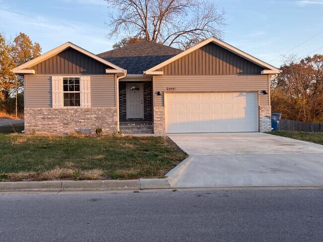 adorable home in a quiet neighborhood - adorable home in a quiet neighborhood