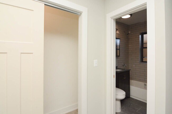 4349 N Damen Ave Unit 312