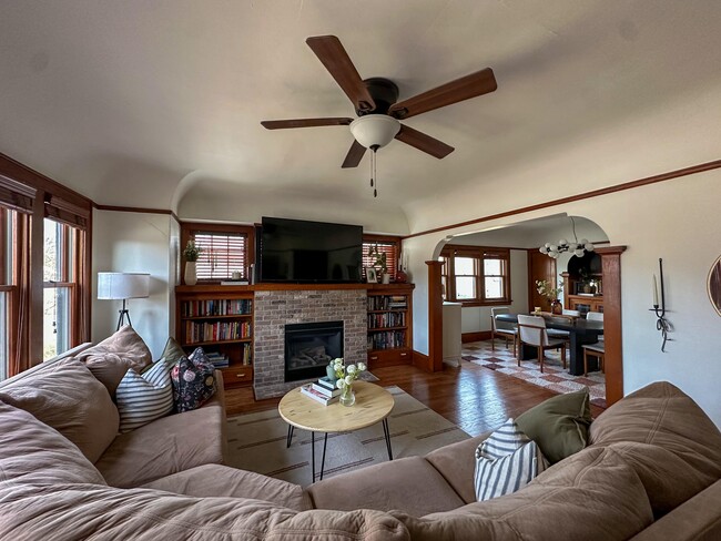 Living Room - 1405 E Elmdale Ct Townhome