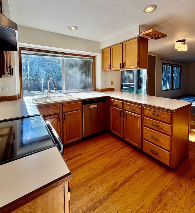 Photo - 4 Bed / 2.5 Bath Education hill in Redmond 2-story home $4,295/month
