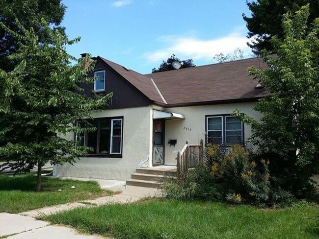 Building Photo - Spacious 5 bd - 2 bth / 1,548 Sq Rental