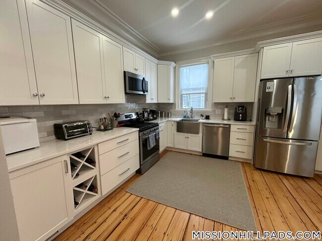 Photo - 1 Pickering Ave