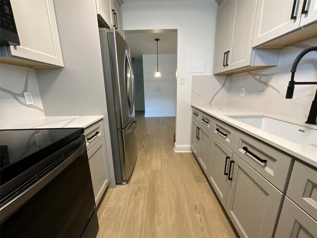 Photo - 2424 NE 9th St Unit 208