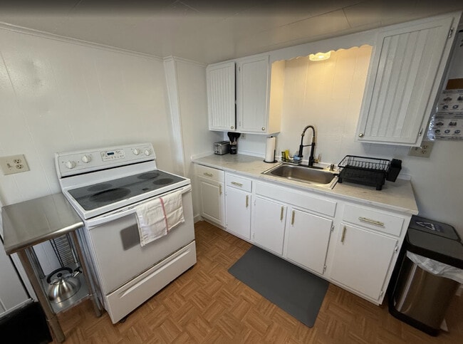 Building Photo - 47 Oak Ter Rental