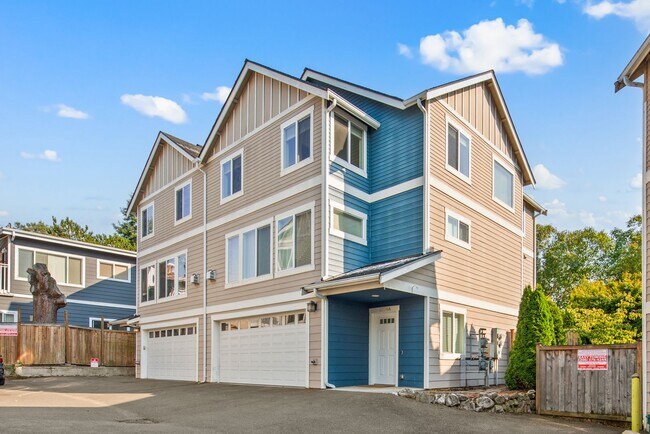 Building Photo - 4BR + Den Greenwood Home with Private Suite & 2-Car Garage